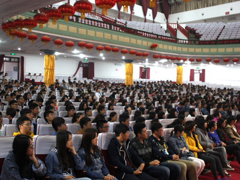 91视频
举行2014级新生开学典礼4